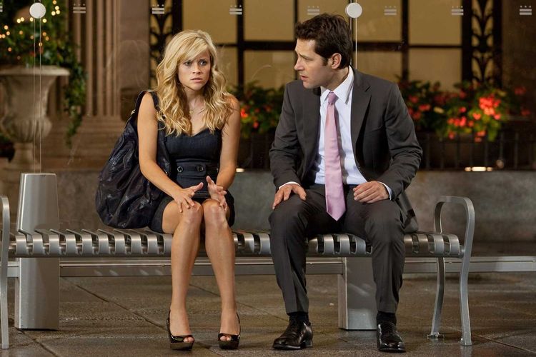 Reese Witherspoon dan Paul Rudd dalam film How Do You Know 