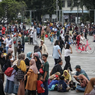 Kerumunan: Pengertian, Bentuk, dan Cara Membubarkannya