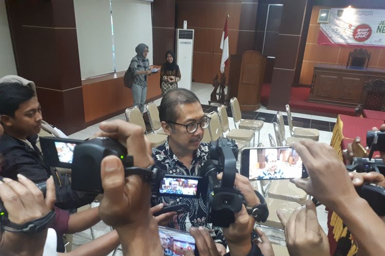 Cahya Hardianto memberikan keterangan seputar raodshow KPK ke sejumlah daerah. 