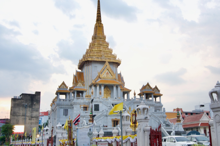 Kuil Wat Trai Mit Witthayaram Worawihan, Bangkok, Thailand DOK. Tourismthailand.org