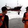 Menunggu Kapal Diderek di Pantai Sancang Garut, 15 ABK Edrico 3 Bertahan di Dalam Kapal