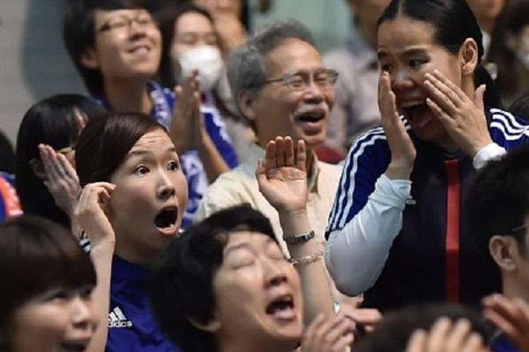 Ekspresi suporter Jepang di Tokyo yang menyaksikan langsung laga final Piala Dunia Wanita 2015. 