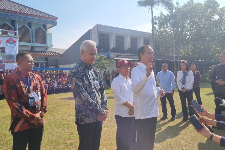 Presiden Jokowi mengunjungi SMK Jateng di Semarang, Rabu (30/8/2023).