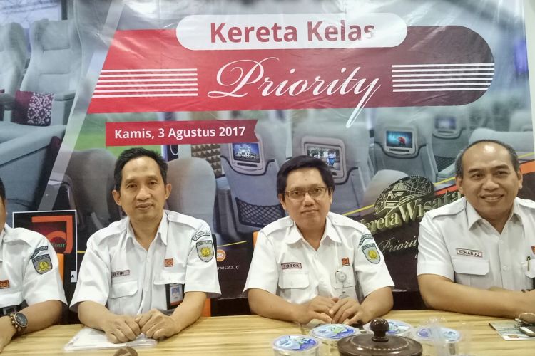 Konfrensi pers yang digelar direksi PT. KA Wisata, terkait peluncuran Kereta Wisata Prioritas, Kamis (3/8/2017).