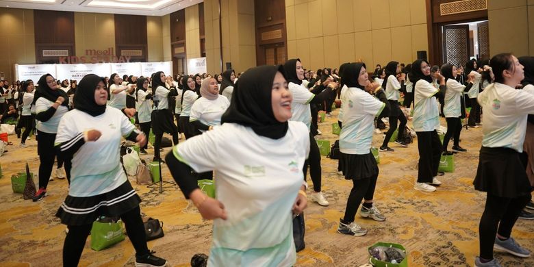 Sesi senam zumba untuk ibu menyusui di acara Breastfeeding Fest 2024.