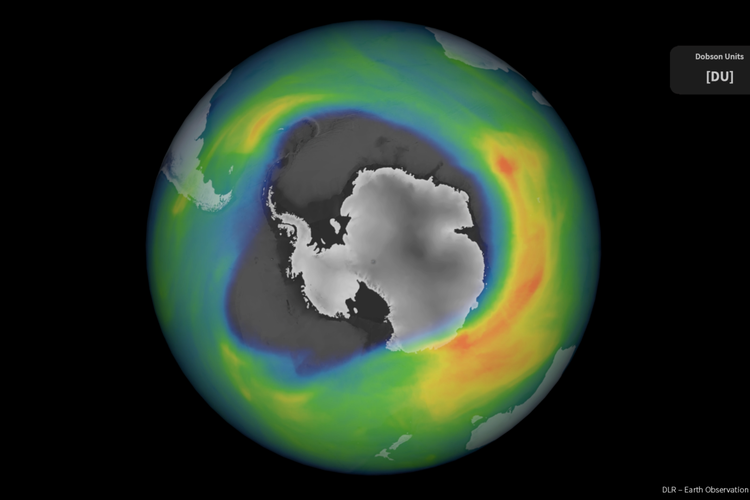 Lubang ozon di atmosfer bumi