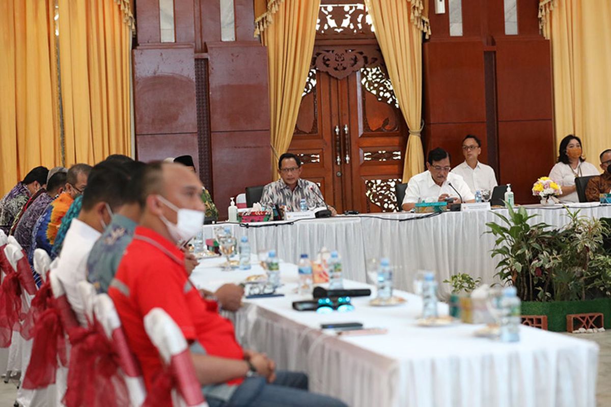Mendagri dorong pemda alokasikan 40 persen anggaran PBJ untuk belanja produk dalam negeri.