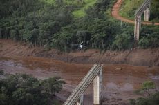 Limbah Lumpur Akibat Runtuhnya Bendungan Cemari Sungai Suku Asli