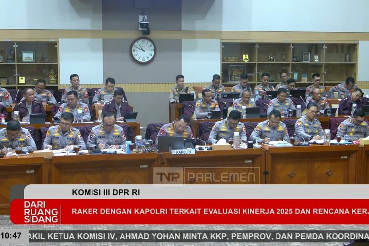 Rapat kerja Komisi III DPR bersama Kapolri Jenderal Listyo Sigit Prabowo di Kompleks Parlemen, Jakarta, Senin (26/1/2026).