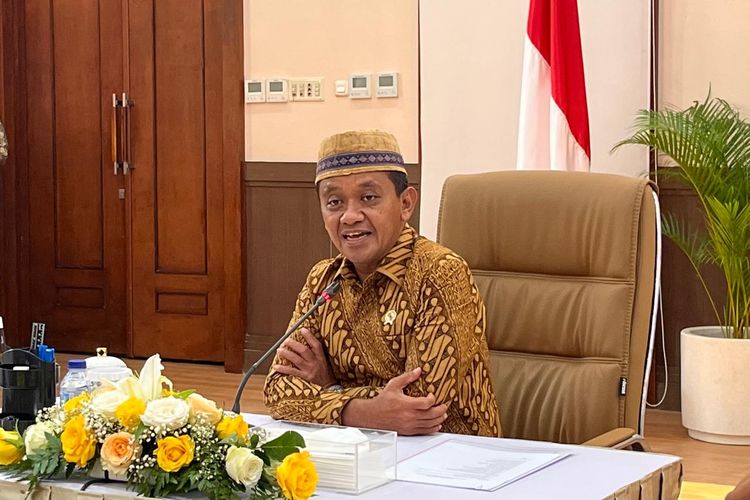 Menteri ESDM Bahlil Lahadalia saat ditemui di Kantor Kementerian ESDM, Jumat (18/10/2024).