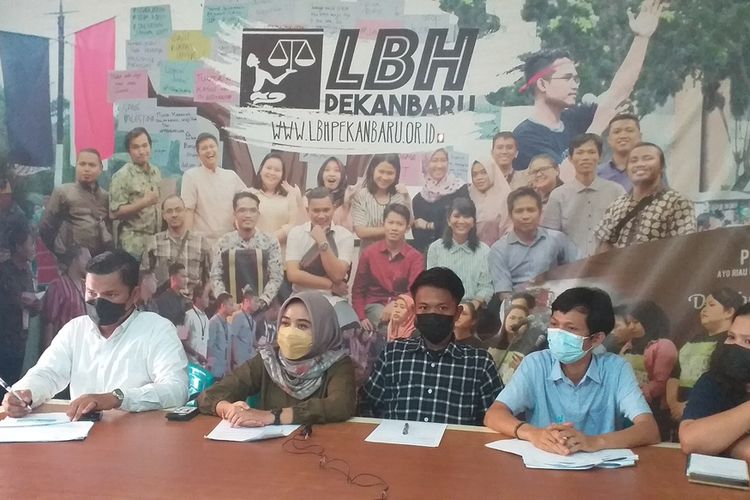 BEM bersama Komahi Universitas Riau dan LBH Pekanbaru menggelar konferensi pers terkait dugaan pelecehan seksual yang dialami seorang mahasiswi, Minggu (7/11/2021).