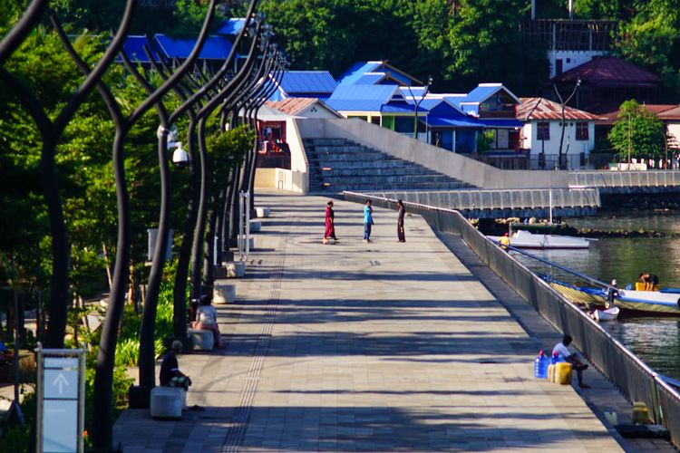 Ruang terbuka publik yang bisa dimanfaatkan wisatawan dan warga setempat beraktivitas.