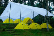 4 Tips Camping di Cuaca Buruk, Pastikan Persiapan Lengkap 