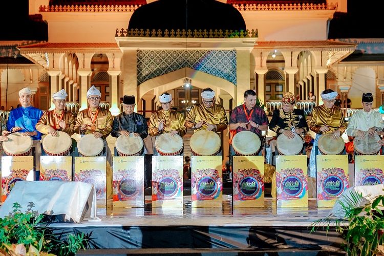 Setelah terhenti oleh pandemi Covid-19, Pemerintahan Kota (Pemkot) Medan kembali menggelar acara Gelar Budaya Melayu Serumpun (Gemes) 2022 yang digelar di Istana Maimun, Kota Medan, Senin (31/10/2022). 