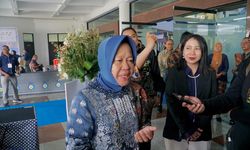 Berjasa Bangun Surabaya, Risma Raih Gelar Honoris Causa dari ITS