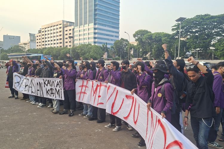 Long March dari GBK, Massa Mahasiswa Universitas Pakuan Demo di Depan DPR