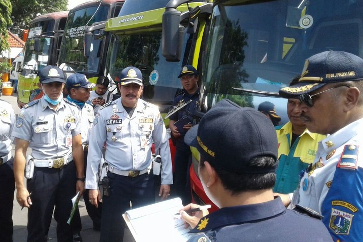 Puluhan bus antar kota jalani ramp check atau pemeriksaan kelaikan jalan jelang libur lebaran pada Selasa (22/5/2018).