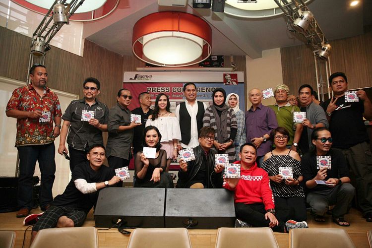 Suasana jumpa pers peluncuran album 80s-90s Forever Young di sebuah restoran cepat saji di kawasan Kemang, Jakarta Selatan, Selasa (31/10/2017).