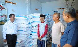 Ketua MPR dan Mentan Sidak Kios Pupuk, Petani Gembira Harga Makin Murah