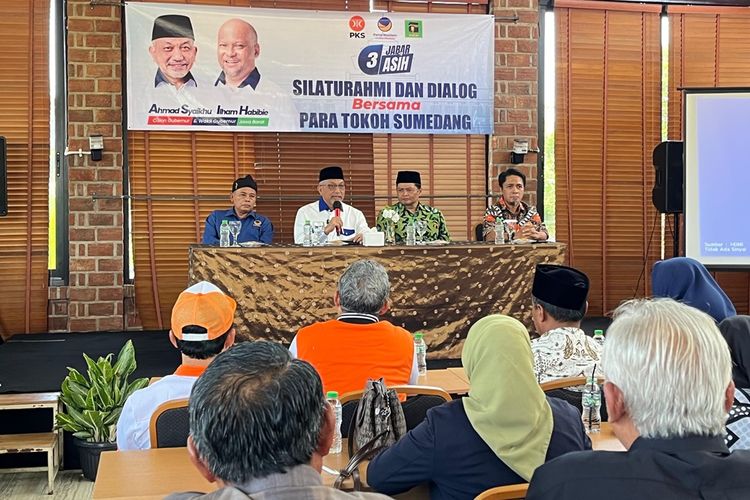 Calon Gubernur (Cagub) Jawa Barat (Jabar) nomor urut 3, Ahmad Syaikhu, saat bertemu dengan masyarakat dan tokoh Sumedang di Sapphire City Park (SACIPA), Rancamulya, Kecamatan Sumedang Utara, Kabupaten Sumedang, Sabtu (26/10/2024).