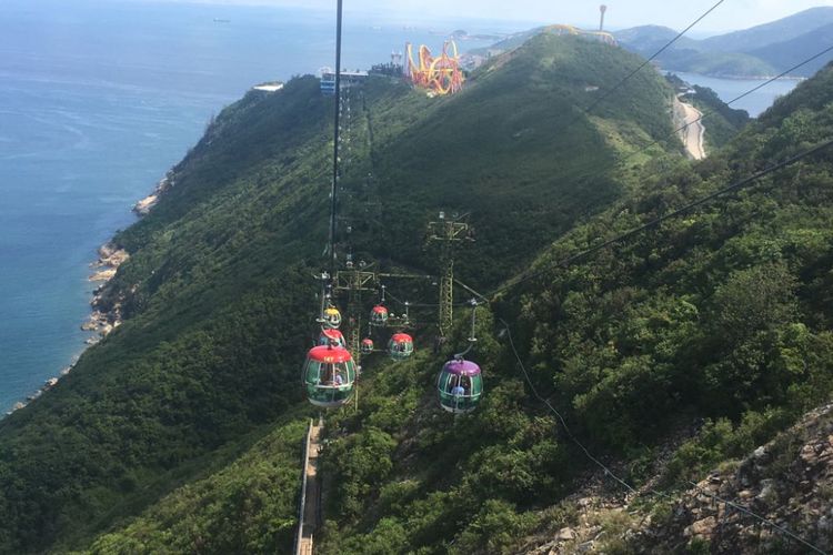 Cable car, alat transportasi di Ocean Park Hongkong.