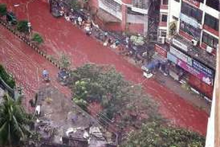 Jalan di kota Dhaka, Banglades, berubah menjadi 