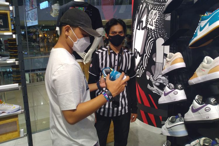 Gerai Foot Locker di Central Park