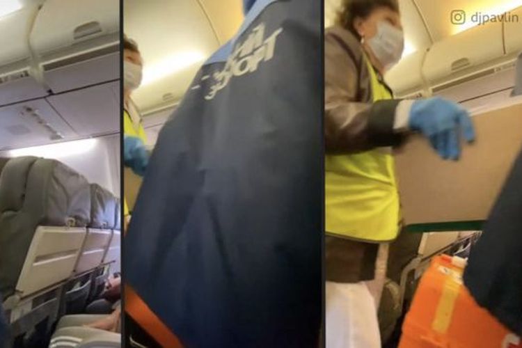 Petugas medis saat memeriksa kondisi pemimpin oposisi Rusia Alexei Navalny di dalam pesawat.