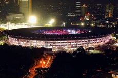 Demi Tangkap Momen Kembang Api Asian Games, Warga Pilih 'Ngemper'