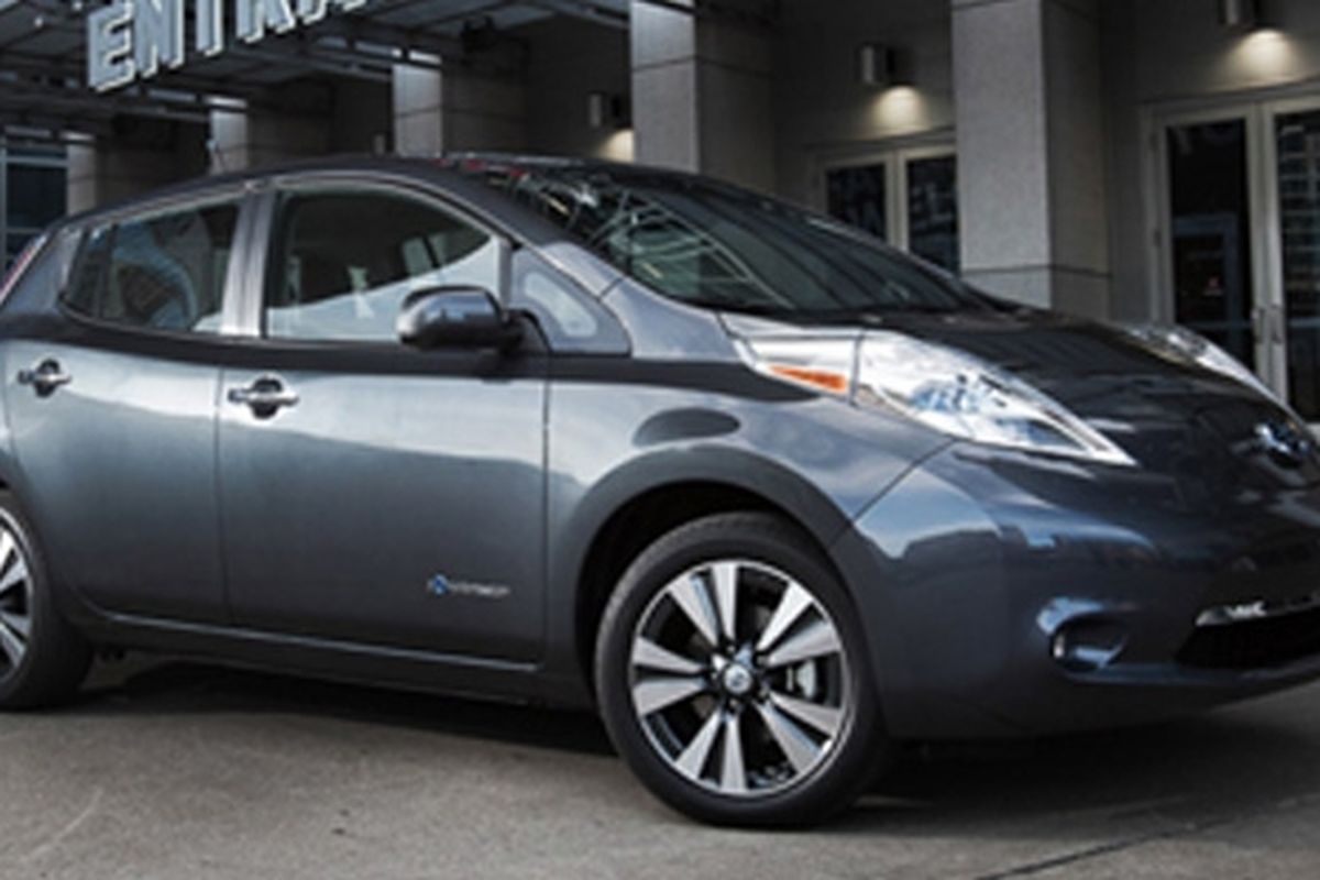 Nissan luncurkan Leaf 2013 dalam varian baru S, lebih murah.