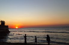 Sepenggal Budaya Timor Saat Senja di Pantai Kelapa Lima...