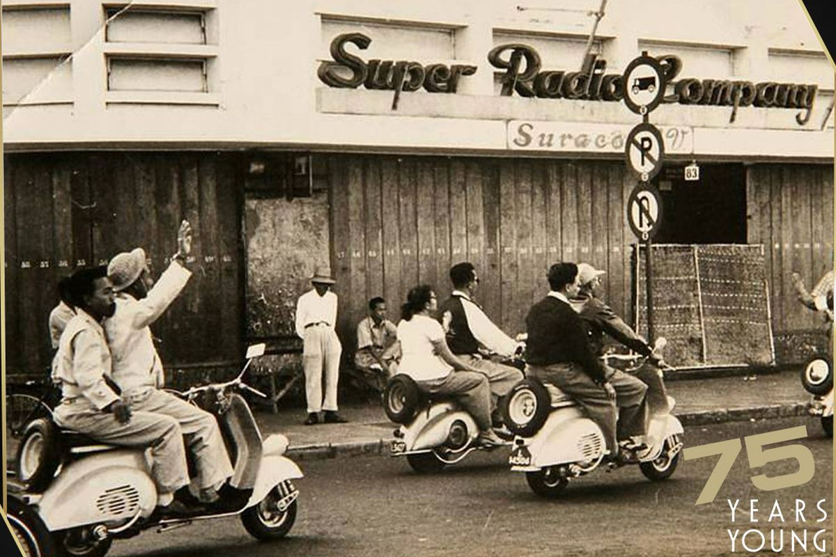 Vespa hadir di Indonesia pada tahun 1950'an dan cepat populer di kalangan penggemar lifestyle saat itu.