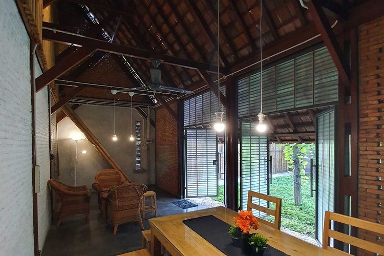 Desain interior rumah tradisional etnik karya arsitek Pramudya 