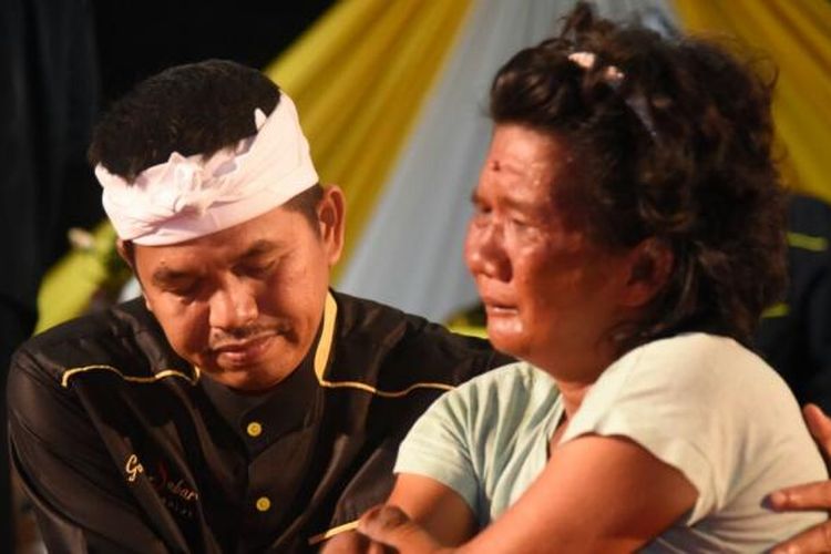 Neneng Maesyaroh (45), warga disabelitas asal Cianjur yang selama ini berjuang membesarkan anaknya saat bertemu Ketua DPD Partai Golkar Jawa Barat, Dedi Mulyadi, belum lama ini.