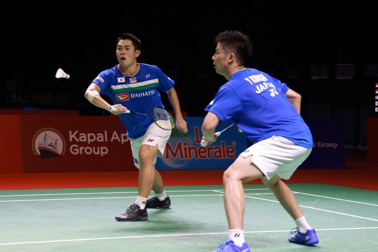 Ganda putra Jepang, Takuro Hoki/Yugo Kobayashi, saat bertanding di final Indonesia Open 2021 di Bali International Convention Centre, Minggu (28/11/2021). 