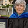 Tak Malu Belajar, Wanita Ini Raih Gelar Master di Usia 89 Tahun