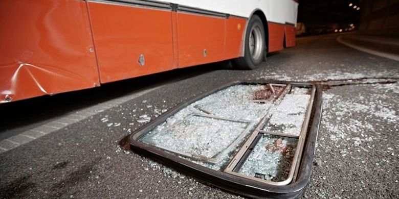 Ilustrasi kecelakaan bus di jalan bebas hambatan. Sumber: Shutterstock