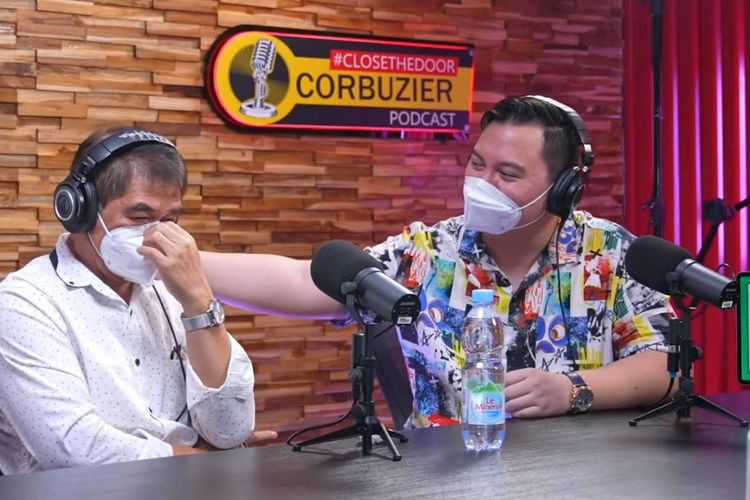 Chandra Liow dan ayahnya menjadi tamu podcast Deddy Corbuzier.
