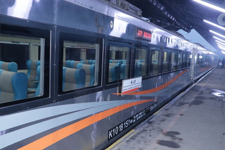 Kereta Api Luar Biasa (KLB)