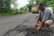 Respons Pemkab Lamongan Usai Viral Aksi Tukang Becak Tambal Jalan Berlubang Demi Keselamatan Putrinya