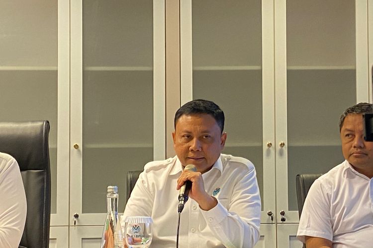 Direktur Tindak Pidana Kementerian Lingkungan Hidup (KLH), Frans Cahyono, dalam konferensi pers, Selasa (11/11/2025). 