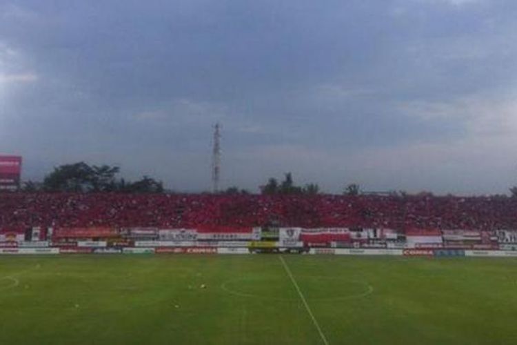 Suasana Stadion I Wayan Dipta ketika Bali United memainkan laga kandang versus Arema Cronus, Minggu (27/9/2015). 
