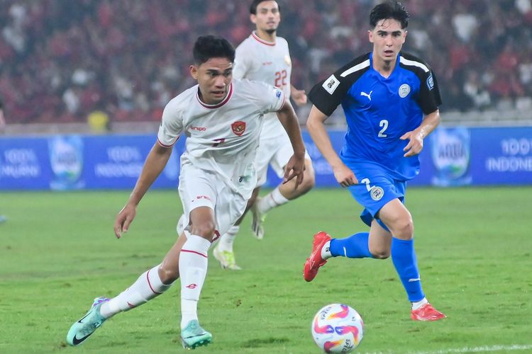 Aksi Marselino Ferdinan menusuk masuk kotak penalti dalam pertandingan Kualifikasi Piala Dunia 2024 antara Indonesia vs Filipina, Selasa (11/6/2024) di Stadion Gelora Bung Karno Jakarta. 
