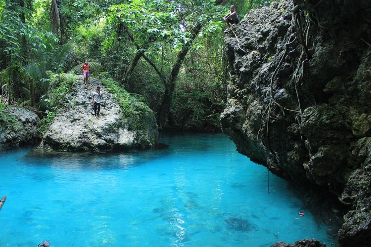 Danau Paisu Pok di Banggai Kepulauan, Sulawesi Tengah.