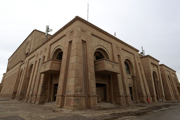 Salah satu bekas istana Saddam Hussein di Babylon Tourist Resort, Irak tengah, 17 Januari 2022.