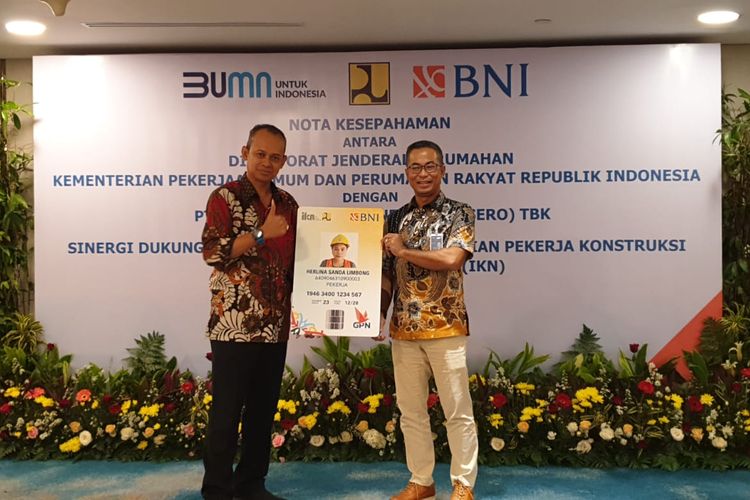 Penandatanganan Nota Kesepahaman oleh Direktur Jenderal Perumahan Kementerian PUPR, Iwan Suprijanto dengan Direktur Network and Services PT Bank Negara Indonesia (Persero) Tbk, Ronny Venir. 