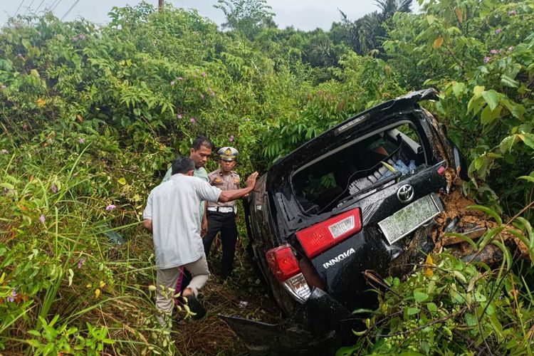 Mobil Kajari Aceh Jaya Kecelakaan di Jalan Banda Aceh-Meulaboh, 2 Orang Luka Ringan