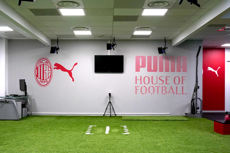 Puma House of Football menjadi nama baru dari sentra latihan tim junior AC Milan di Vismara, Italia. Nama anyar itu merupakan salah satu hasil kesepakatan dari perpanjangan kerja sama AC Milan dengan Puma yang sudah dimulai sejak 2018 silam.