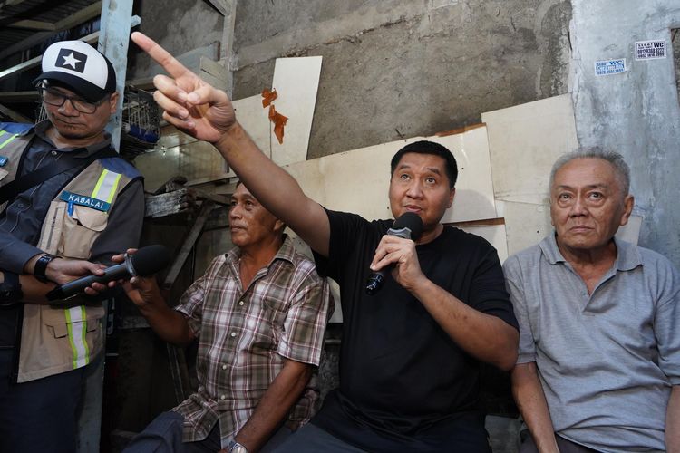Kisah Tukang Becak di Penjaringan: Tinggal di Rumah Asbes Bocor, Kini Dapat Bantuan Bedah Rumah
