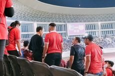 Tiba di Manahan untuk Nonton Indonesia vs Turkmenistan, Presiden Jokowi Gandeng Jan Ethes